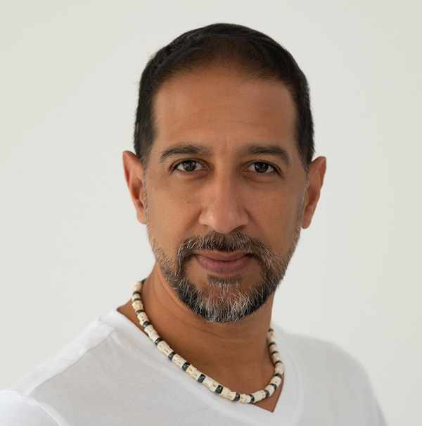 César Farías César Farías